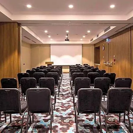 Отель Hampton By Hilton Kurtkoy